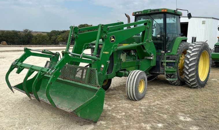 1995 John Deere 8200 MFWD tractor photo 5