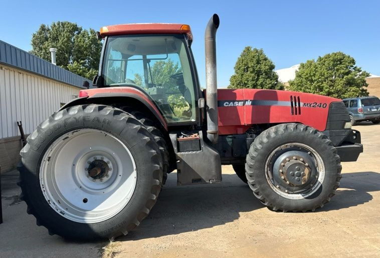2001 Case MX240 MFWD tractor photo 4