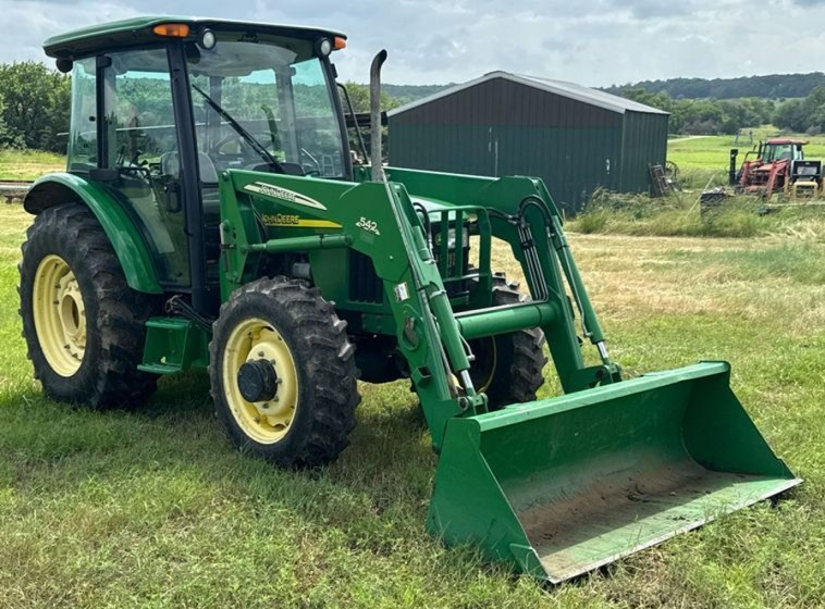2004 John Deere 5520 MFWD tractor photo 3