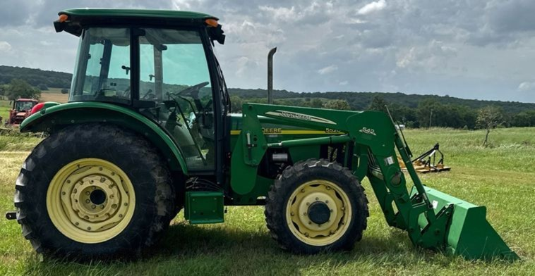 2004 John Deere 5520 MFWD tractor photo 4