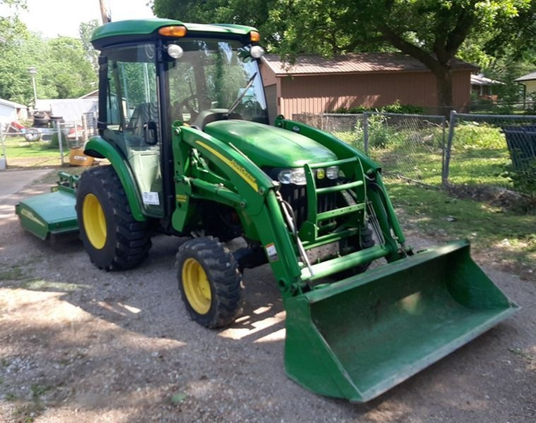 2007 John Deere 3520 MFWD tractor photo 2