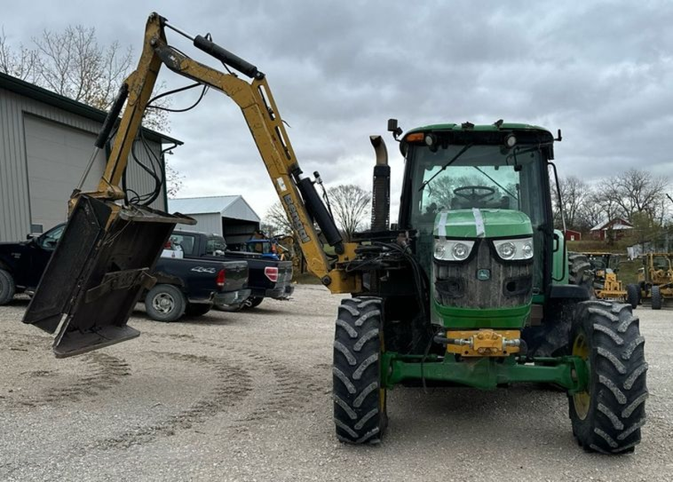 2013 John Deere 6115M MFWD tractor photo 2