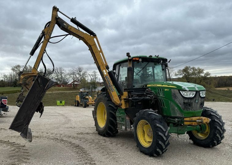 2013 John Deere 6115M MFWD tractor photo 3