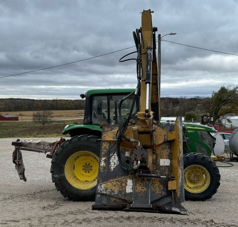 2013 John Deere 6115M MFWD tractor photo 4