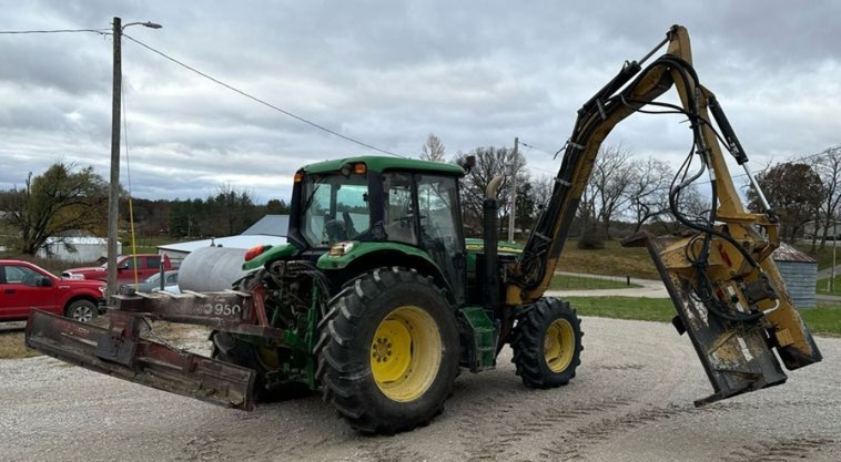 2013 John Deere 6115M MFWD tractor photo 5