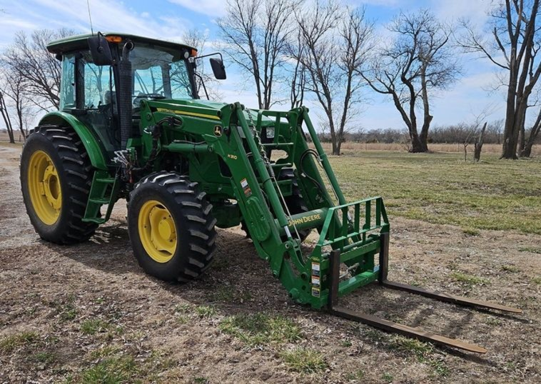2014 John Deere 6140D MFWD tractor photo 3