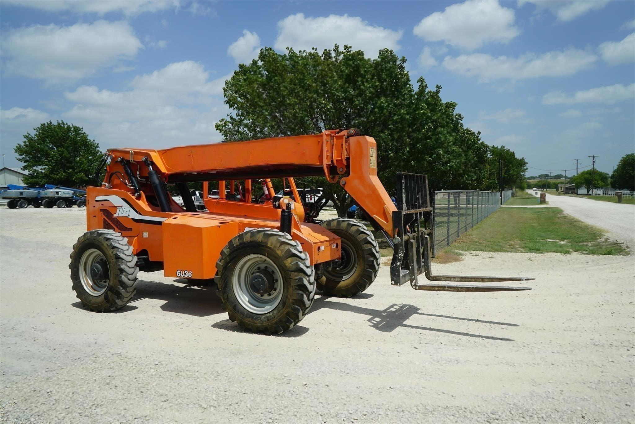 2014 SkyTrak 6036 Telehandler photo 2