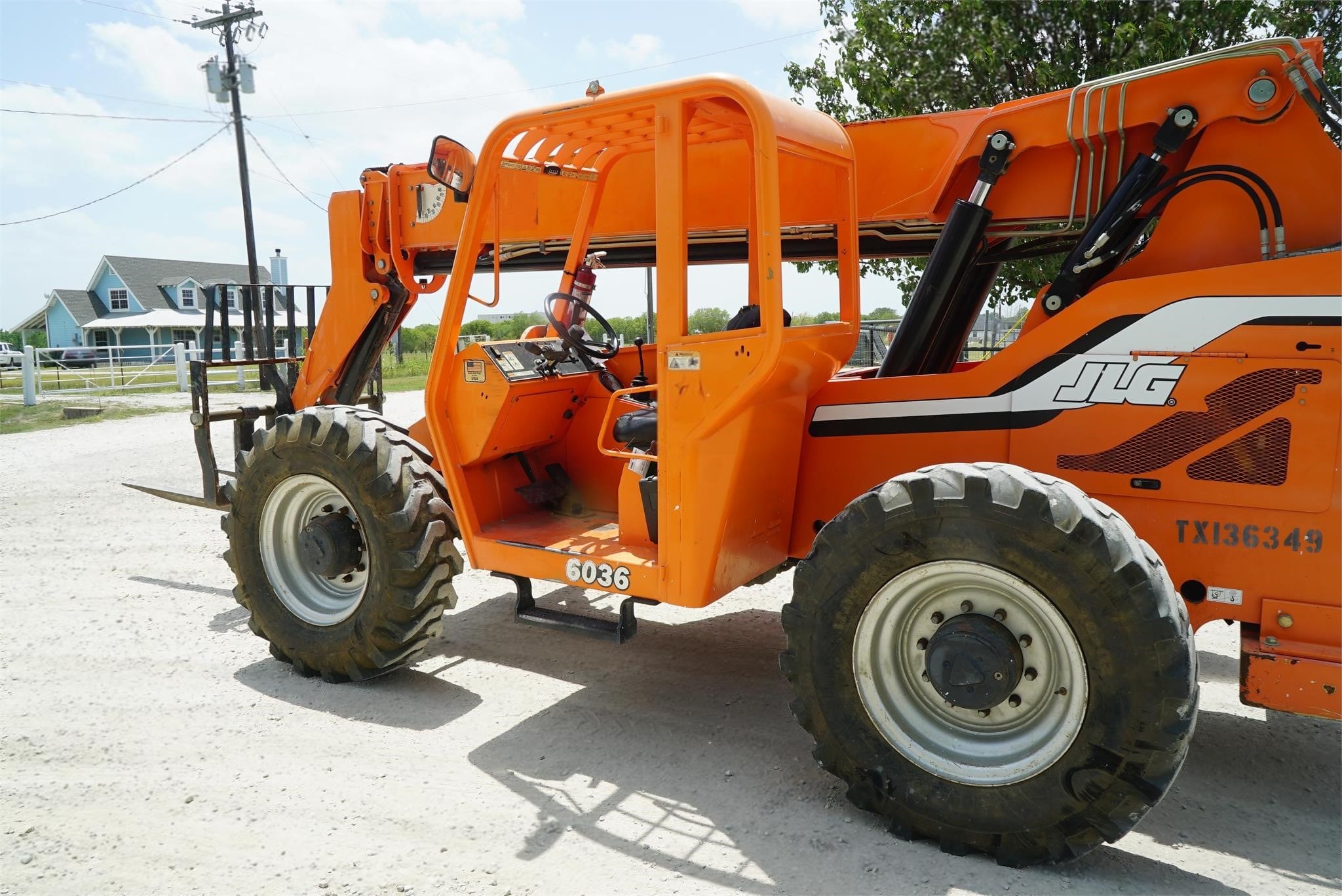 2014 SkyTrak 6036 Telehandler photo 5