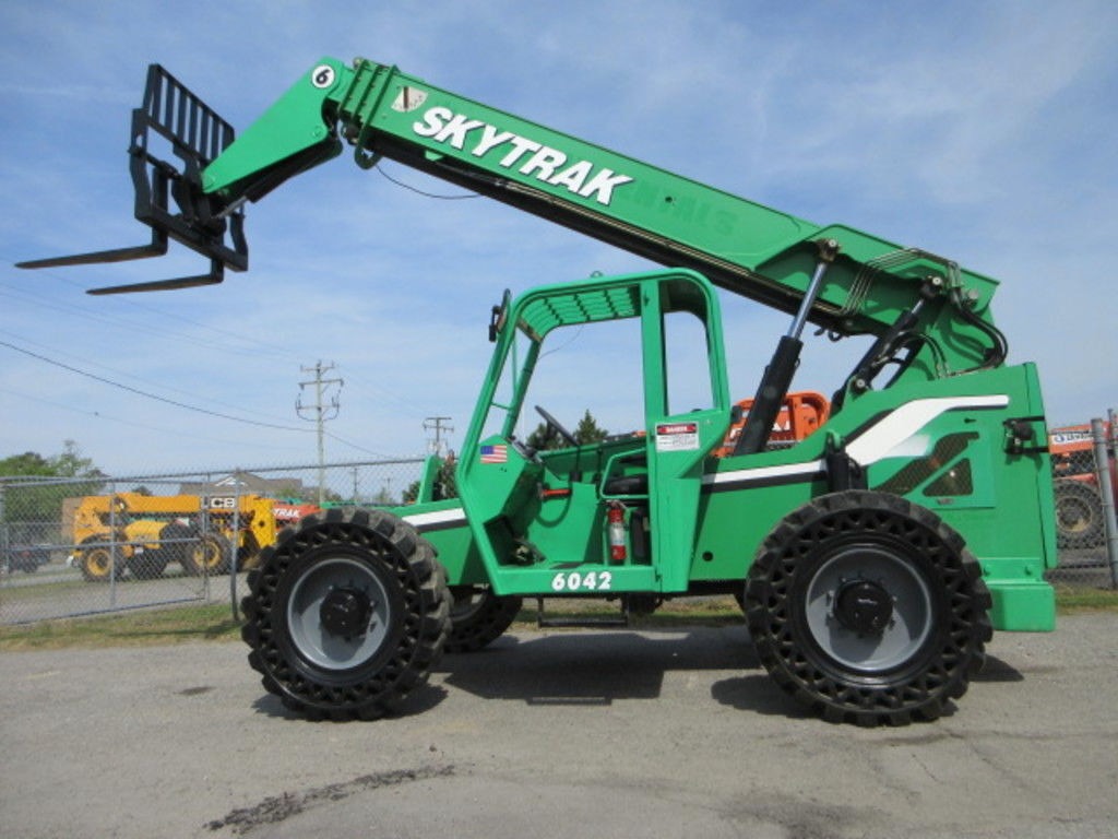 2014 SkyTrak 6042 Telehandler photo 1