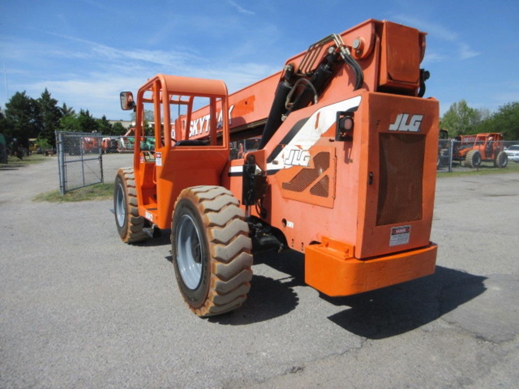 2014 SkyTrak 8042 Telehandler photo 5