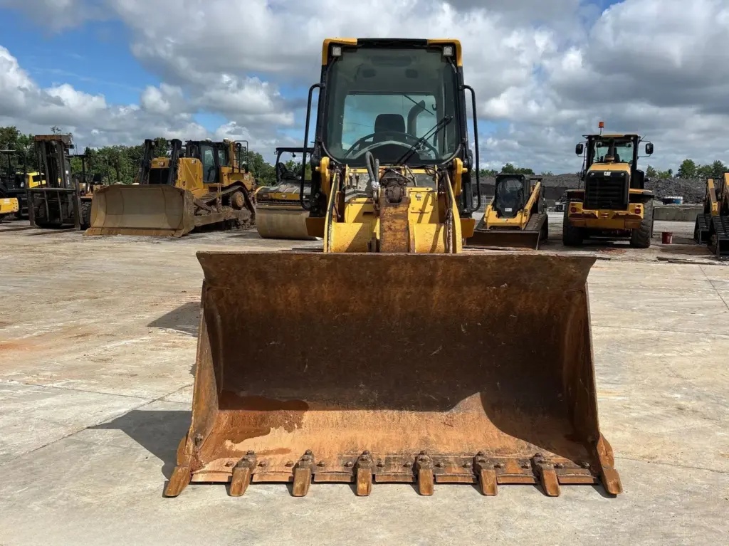 2015 Caterpillar 953D track loader photo 2