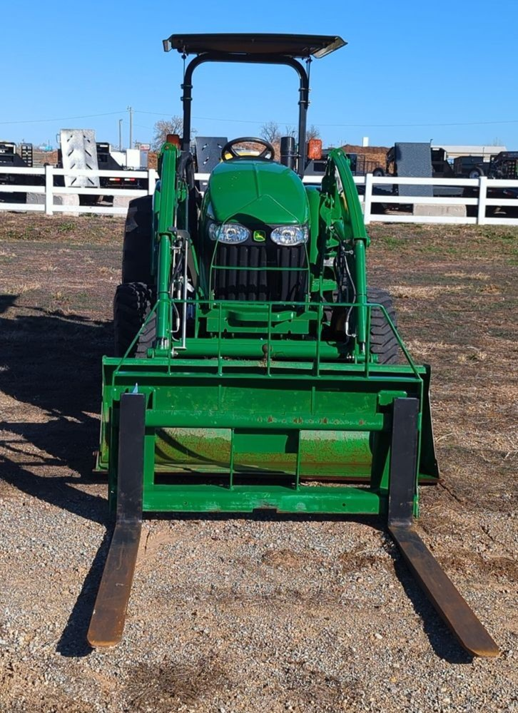 2015 John Deere 4105H MFWD tractor photo 2