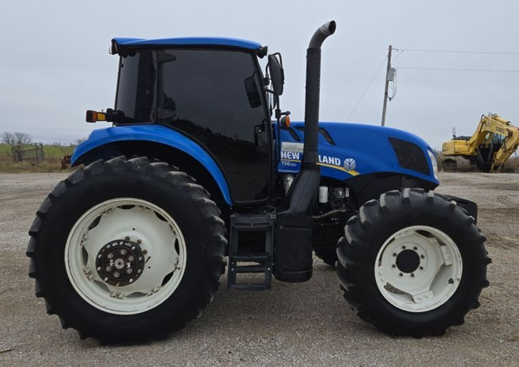 2015 New Holland TS6 MFWD tractor photo 5