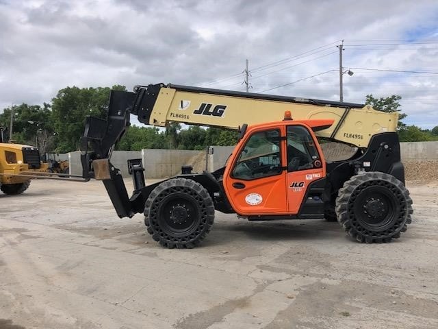 2017 JLG 1055 Telehandler photo 1
