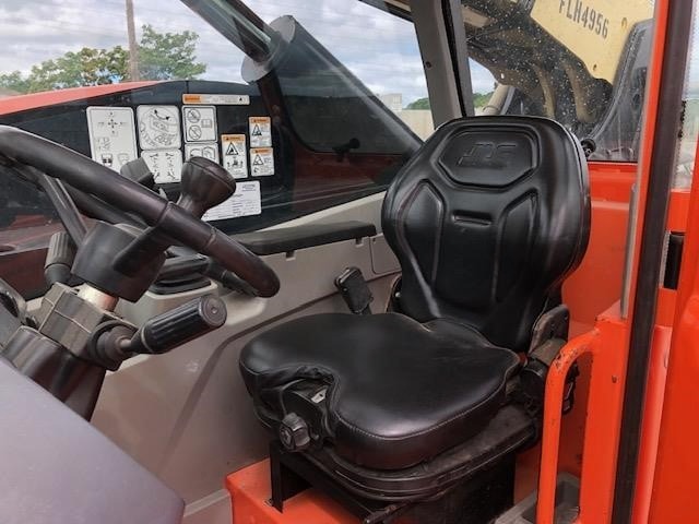 2017 JLG 1055 Telehandler photo 4