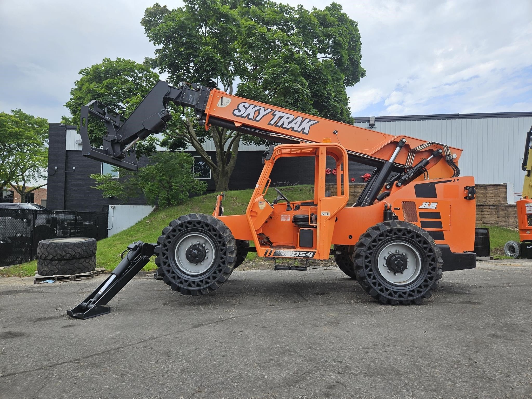 2017 SkyTrak 10054 Telehandler photo 1