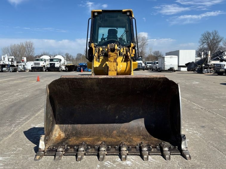 2018 Caterpillar 963K track loader photo 2