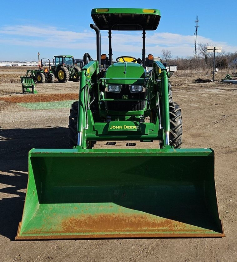 2018 John Deere 5055E MFWD tractor photo 2