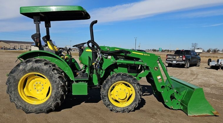 2018 John Deere 5055E MFWD tractor photo 4