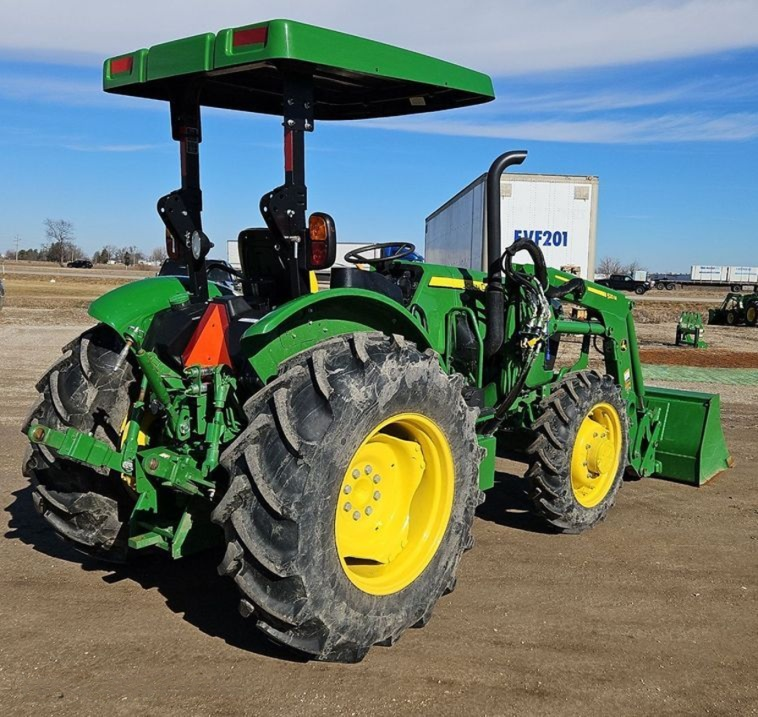 2018 John Deere 5055E MFWD tractor photo 5