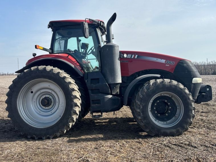 2019 Case IH 380 CVT Magnum MFWD tractor photo 4