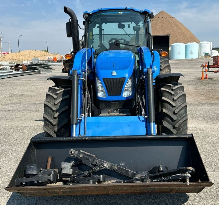 2019 New Holland PowerStar 100 MFWD tractor photo 2