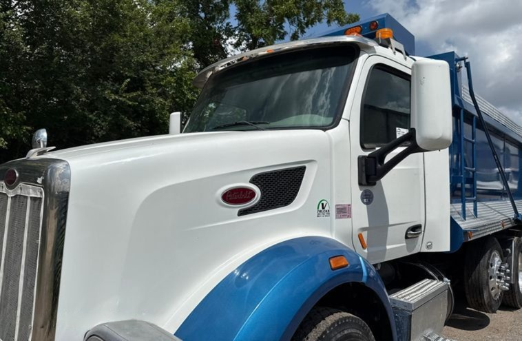 2019 Peterbilt 567 dump truck photo 1
