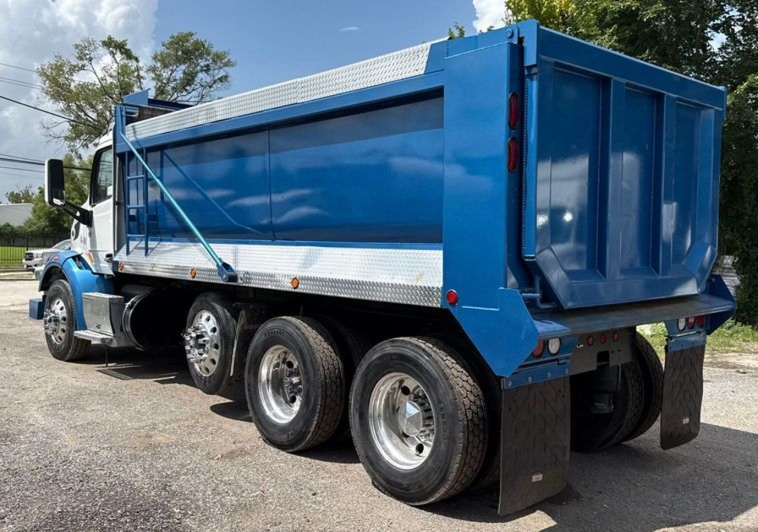 2019 Peterbilt 567 dump truck photo 2