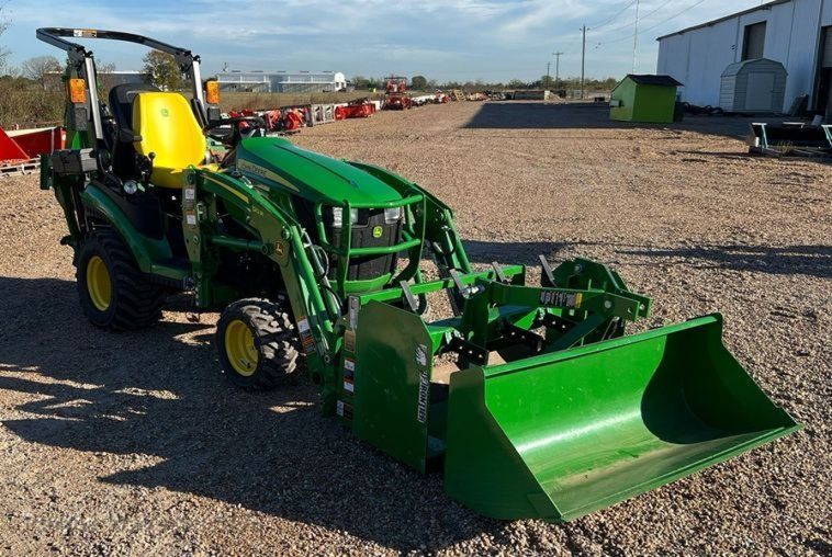 2020 John Deere 1025R MFWD tractor photo 3