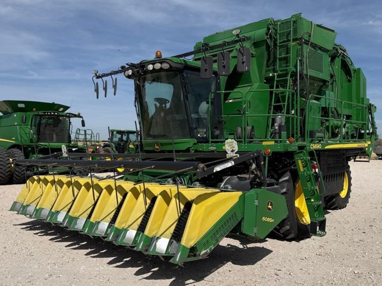 2020 John Deere CS690 RWA cotton stripper photo 1