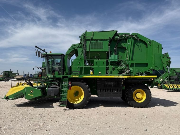 2020 John Deere CS690 RWA cotton stripper photo 4