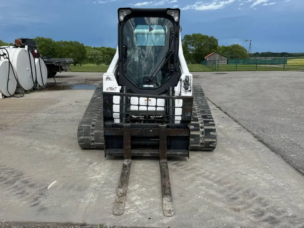 2021 Bobcat T870 tracked skid steer loader photo 2