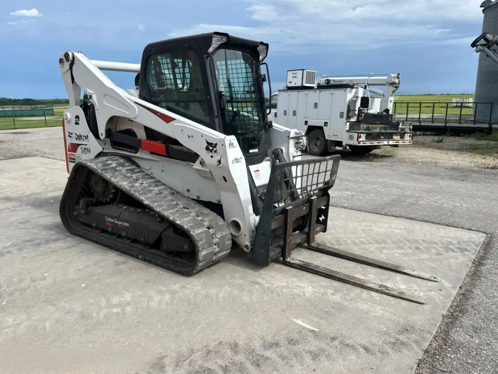 2021 Bobcat T870 tracked skid steer loader photo 3