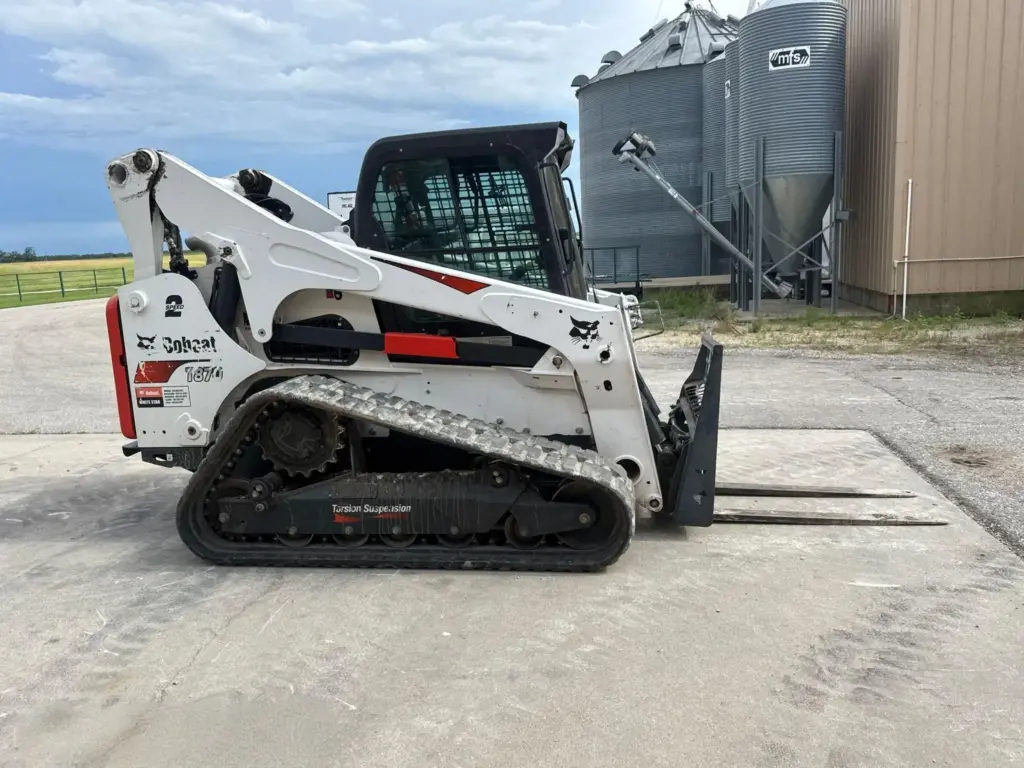 2021 Bobcat T870 tracked skid steer loader photo 4