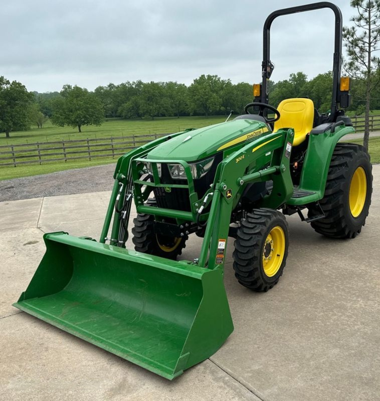 2022 John Deere 3032E MFWD tractor photo 1