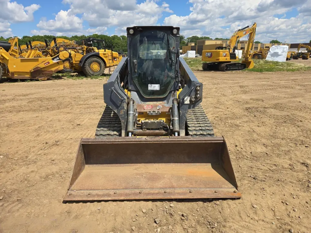 2022 John Deere 333G tracked skid steer loader photo 2