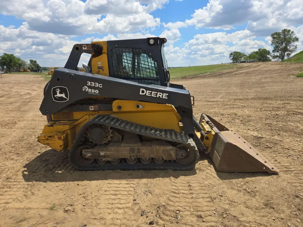 2022 John Deere 333G tracked skid steer loader photo 3