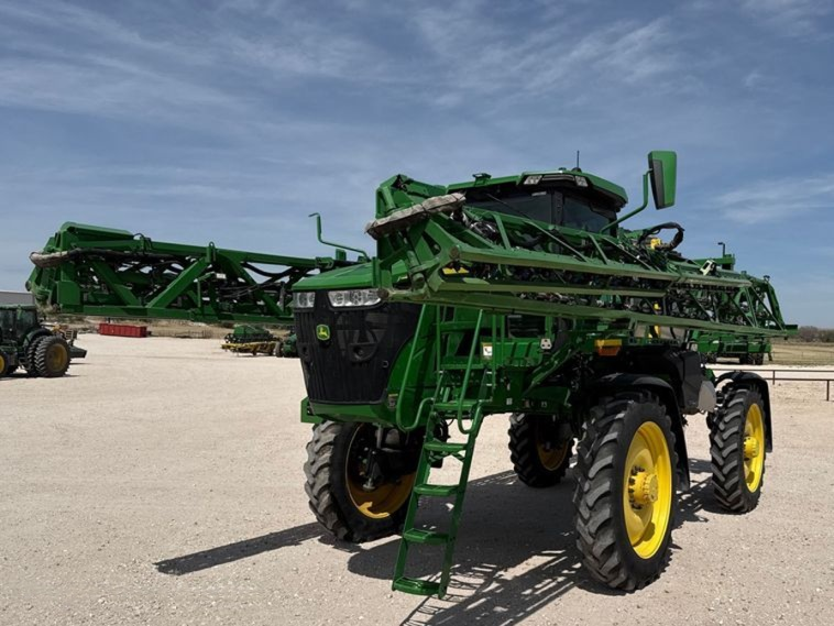 2022 John Deere 412R sprayer photo 2