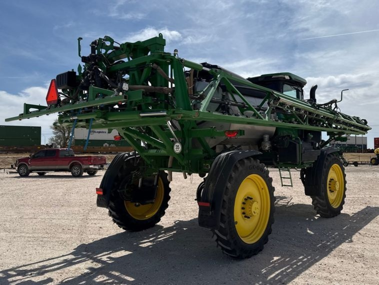 2022 John Deere 412R sprayer photo 3