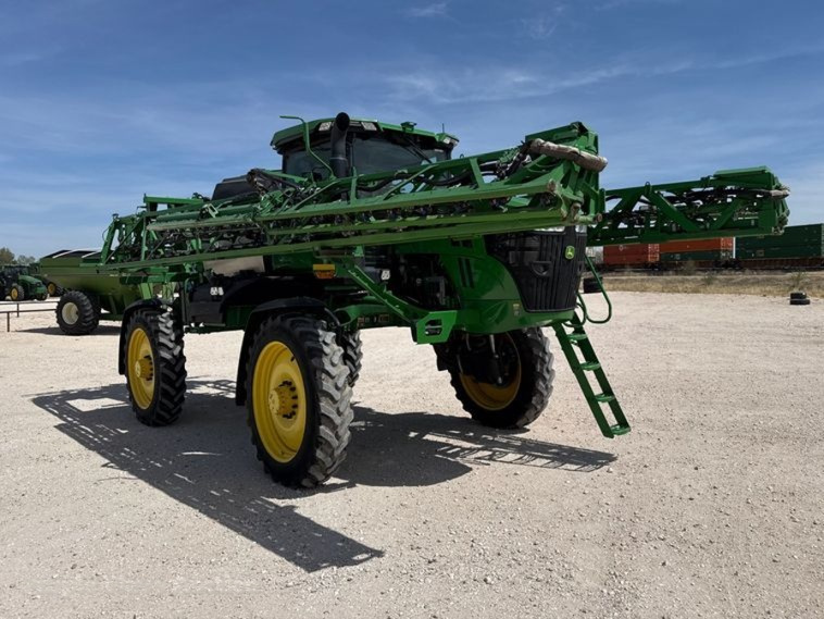 2022 John Deere 412R sprayer photo 4