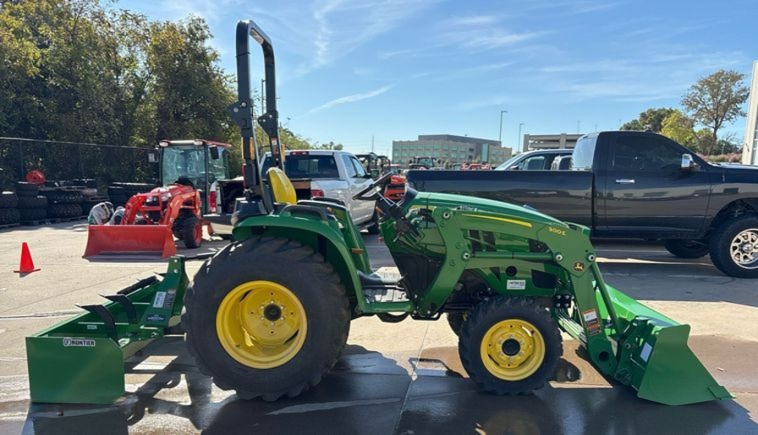 2023 John Deere 3038E MFWD tractor photo 4
