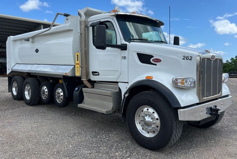 2023 Peterbilt 567 dump truck photo 3