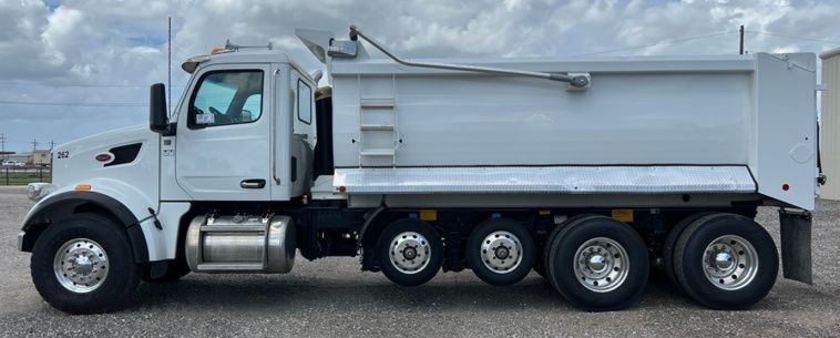 2023 Peterbilt 567 dump truck photo 4