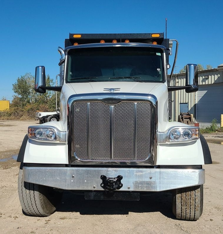 2023 Peterbilt 567 dump truck photo 1