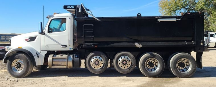 2023 Peterbilt 567 dump truck photo 2