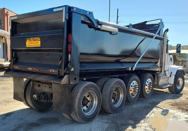 2023 Peterbilt 567 dump truck photo 3