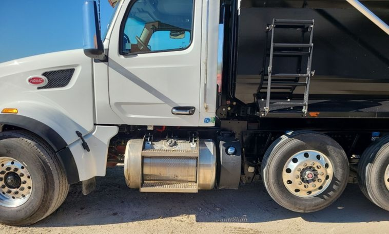 2023 Peterbilt 567 dump truck photo 4