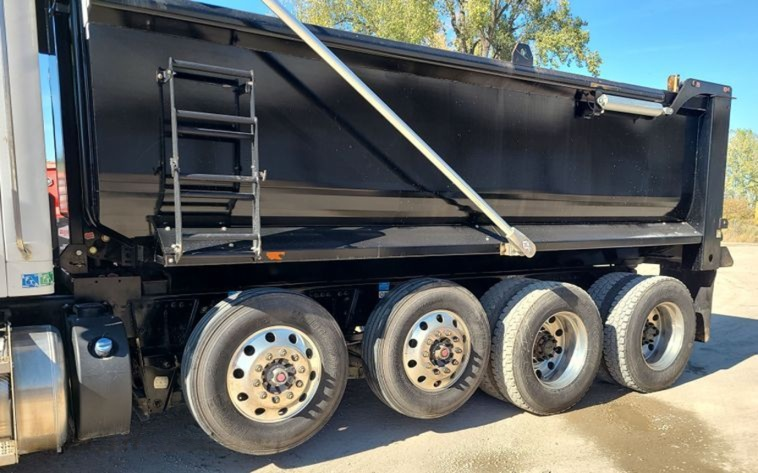 2023 Peterbilt 567 dump truck photo 5