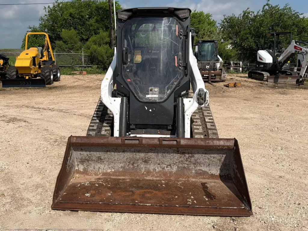 2024 Bobcat T66 tracked skid steer loader Texas photo 2