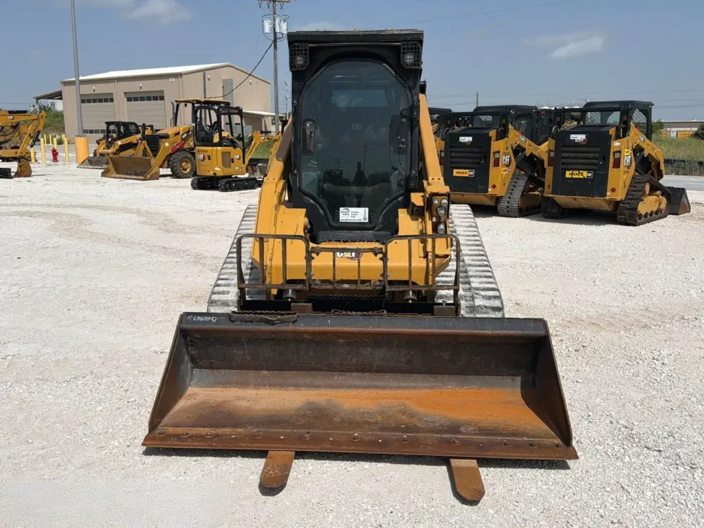 2024 Caterpillar 299D3 XE tracked skid steer loader photo 2